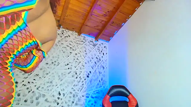 MIA HOT23CM S7S online show from December 4, 2025, 2:21 am