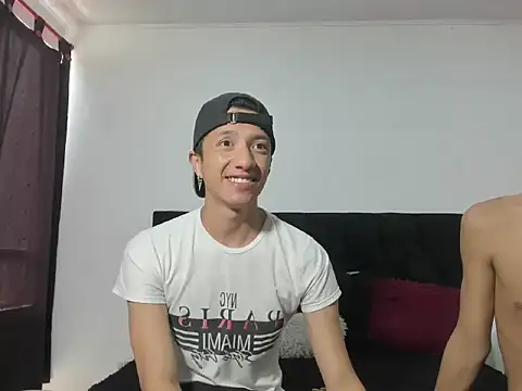 Snapshot of mhatias_ chatting on September 20, 2025, 4:19 pm mhatias  online show from September 20, 2025, 4:19 pm