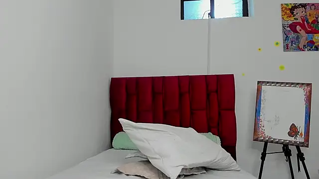 Snapshot of berenicelV chatting on October 30, 2025, 12:01 am berenicelV online show from October 30, 2025, 12:01 am