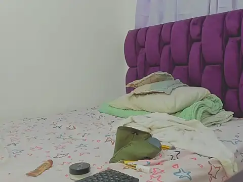 Snapshot of berenicelV chatting on November 26, 2025, 3:57 pm berenicelV online show from November 26, 2025, 3:57 pm