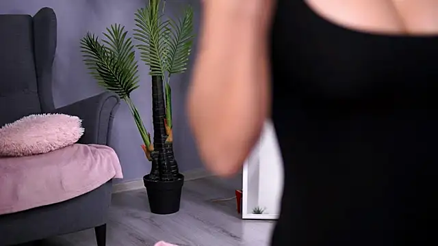 SarahMystique online show from November 18, 2025, 4:44 pm