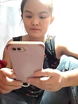 xinhxinhcute online show from November 13, 2025, 7:40 am