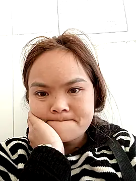 xinhxinhcute online show from November 27, 2025, 3:52 am