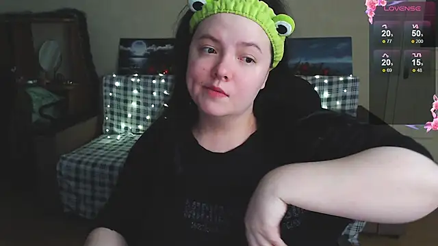 EmillyBones online show from December 21, 2025, 8:38 pm