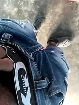 Snapshot of FromVnz chatting on September 10, 2025, 12:27 pm FromVnz online show from September 10, 2025, 12:27 pm