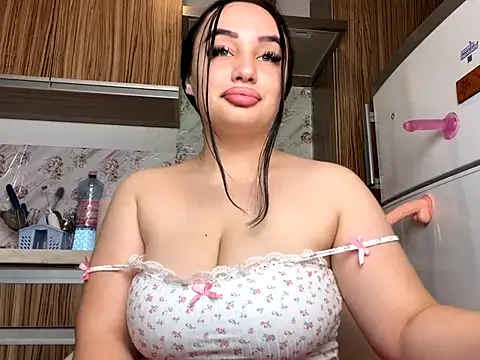 curvybombb online show from October 5, 2025, 8:34 am