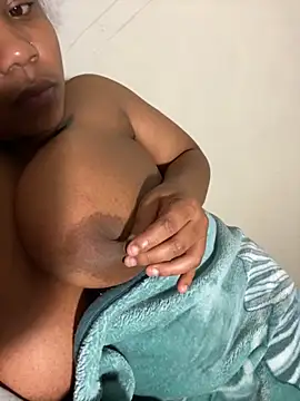 Snapshot of JuicyMellow21 chatting on October 20, 2025, 7:25 pm JuicyMellow21 online show from October 20, 2025, 7:25 pm