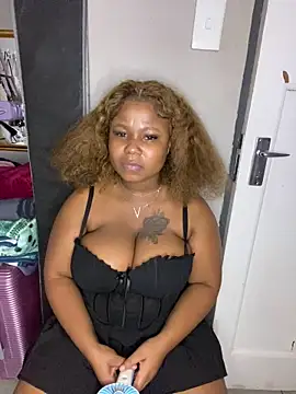 Snapshot of JuicyMellow21 chatting on February 11, 2026, 10:26 pm JuicyMellow21 online show from February 11, 2026, 10:26 pm