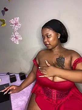 Snapshot of JuicyMellow21 chatting on February 24, 2026, 12:08 am JuicyMellow21 online show from February 24, 2026, 12:08 am