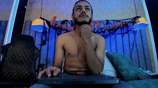 Boss Domiinator online show from October 30, 2025, 3:30 am