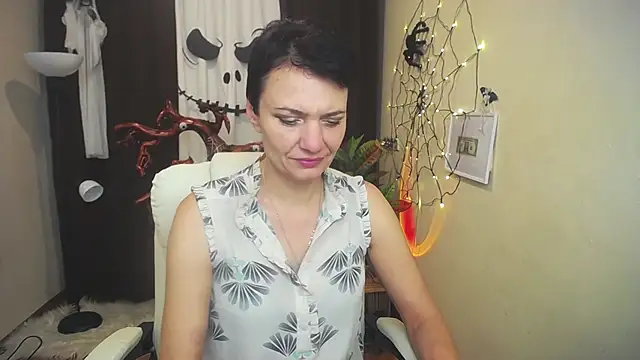 AvaSaturnian online show from October 19, 2025, 10:27 am