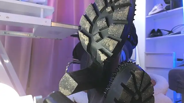 CruelSiren online show from November 18, 2025, 7:46 am