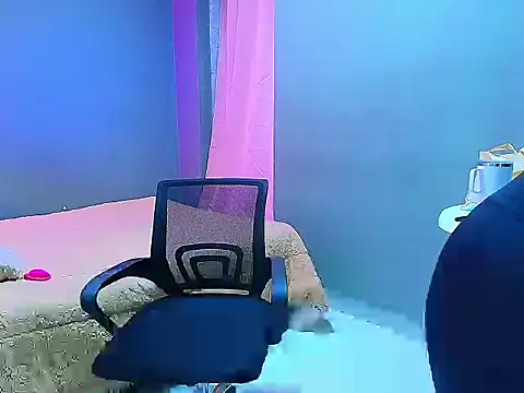 Snapshot of sophiejuicy_ chatting on September 28, 2025, 5:02 am sophiejuicy online show from September 28, 2025, 5:02 am