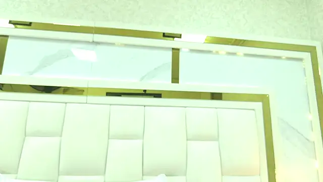 violet sm online show from November 6, 2025, 3:18 am