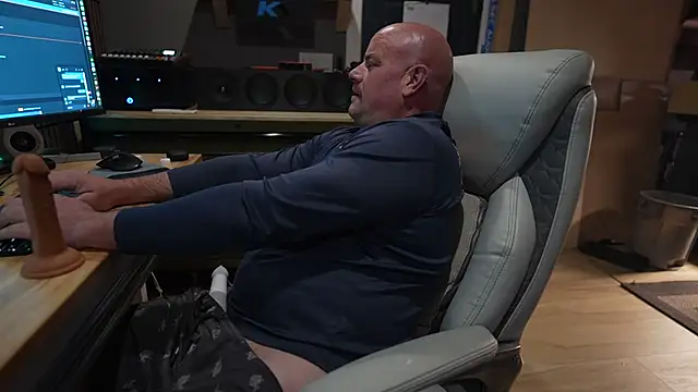 Snapshot of Soundfreak chatting on November 2, 2025, 7:44 am Soundfreak online show from November 2, 2025, 7:44 am