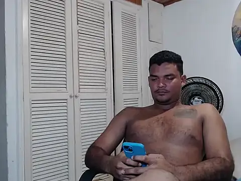 Snapshot of latinboyhugecock chatting on October 29, 2025, 12:57 am latinboyhugecock online show from October 29, 2025, 12:57 am