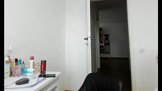 crystalxx18 online show from September 25, 2025, 7:56 am