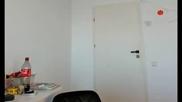 crystalxx18 online show from October 17, 2025, 9:34 am