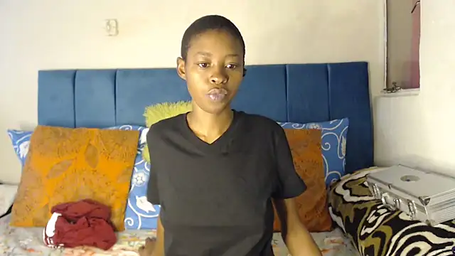 Snapshot of SweetSlenderChoc chatting on May 1, 2026, 2:43 pm SweetSlenderChoc online show from May 1, 2026, 2:43 pm