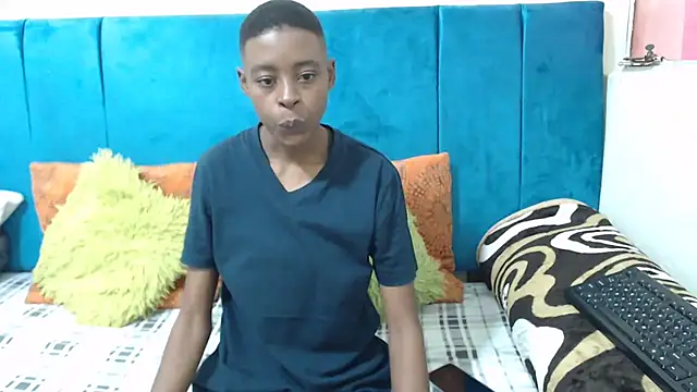 Snapshot of SweetSlenderChoc chatting on May 31, 2026, 3:41 pm SweetSlenderChoc online show from May 31, 2026, 3:41 pm