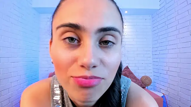 sofiapalacioss online show from September 13, 2025, 5:02 pm