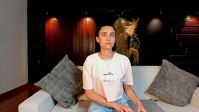 sofiapalacioss online show from January 17, 2026, 6:44 pm