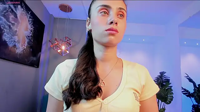 sofiapalacioss online show from February 4, 2026, 8:03 pm