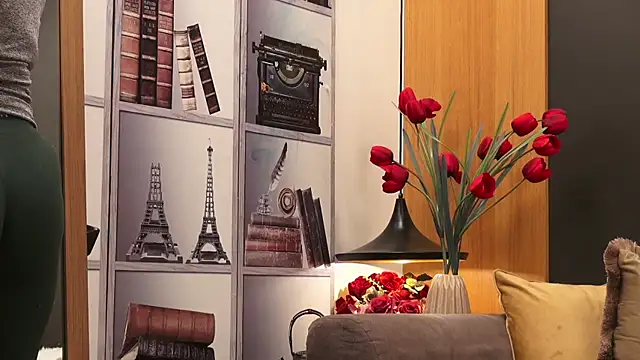 Mia Swano online show from February 8, 2026, 3:43 am