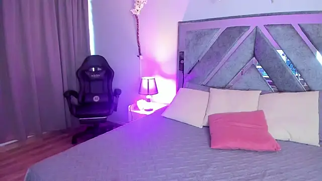 jasmincollin  online show from March 8, 2026, 8:01 pm