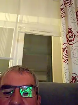 Oldmenhot66 online show from November 5, 2025, 6:19 pm