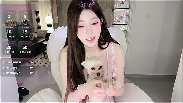 Xiaoxue L online show from September 17, 2025, 4:19 pm