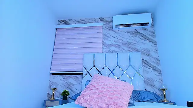 collet 1 online show from February 7, 2026, 12:09 pm