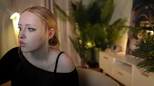 rosy petal online show from September 8, 2025, 8:19 pm