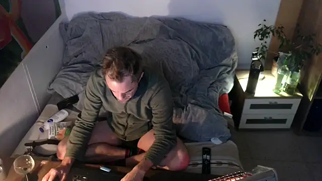 EdelHolz91 online show from November 28, 2025, 3:14 pm