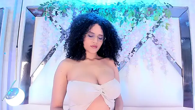 Snapshot of Lilithadams1 chatting on February 12, 2026, 2:56 pm Lilithadams1 online show from February 12, 2026, 2:56 pm