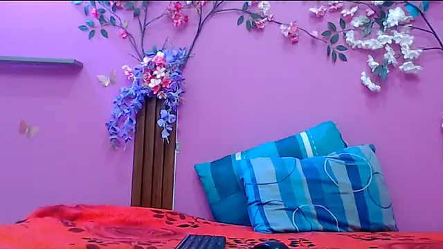 skinnysofia18 online show from October 23, 2025, 12:59 pm