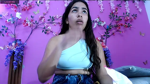 Snapshot of skinnysofia18 chatting on June 18, 2026, 2:21 pm skinnysofia18 online show from June 18, 2026, 2:21 pm