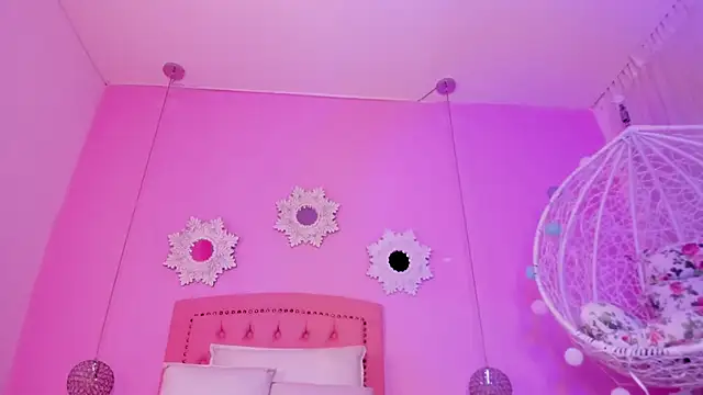 CannelaSmith online show from October 16, 2025, 7:26 pm