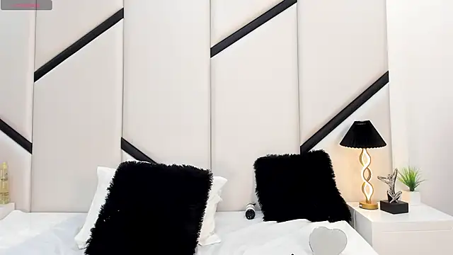 Snapshot of XimenaCosta chatting on May 4, 2026, 12:23 pm XimenaCosta online show from May 4, 2026, 12:23 pm