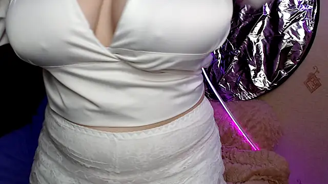 MillyBoo0 online show from December 3, 2025, 5:22 pm