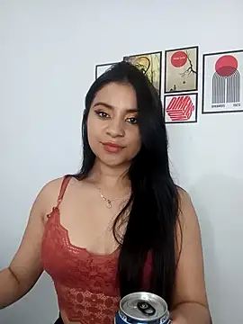Snapshot of ValerieLove_ chatting on March 4, 2026, 11:33 pm ValerieLove online show from March 4, 2026, 11:33 pm