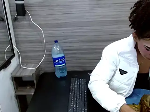 Snapshot of Penelopee_Rouse chatting on December 1, 2025, 7:52 pm Penelopee Rouse online show from December 1, 2025, 7:52 pm