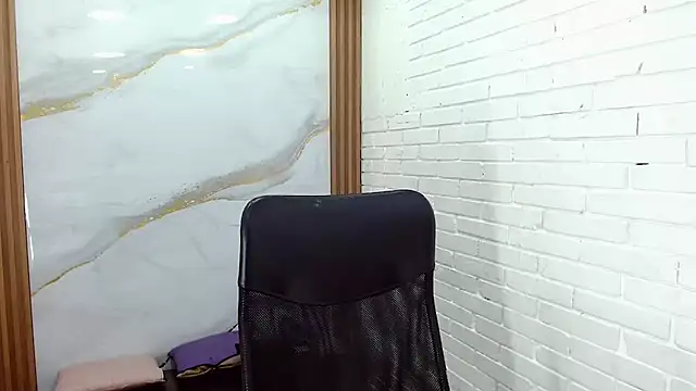 Snapshot of Penelopee_Rouse chatting on December 14, 2025, 7:29 pm Penelopee Rouse online show from December 14, 2025, 7:29 pm