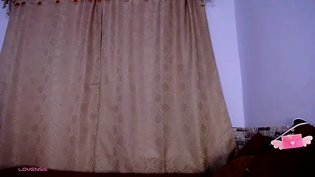 DaraKat18 online show from November 30, 2025, 12:25 am