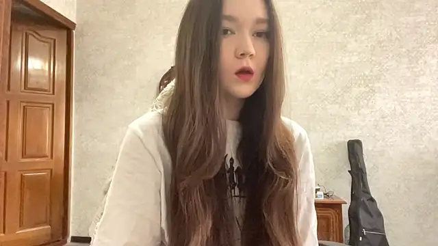 Snapshot of Pikmigirl18 chatting on October 7, 2025, 9:17 am Pikmigirl18 online show from October 7, 2025, 9:17 am