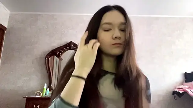 Snapshot of Pikmigirl18 chatting on October 8, 2025, 9:51 am Pikmigirl18 online show from October 8, 2025, 9:51 am