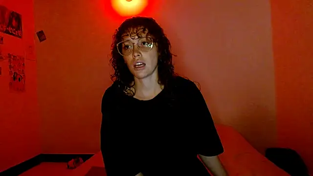 Snapshot of Myrosieposy chatting on December 20, 2025, 2:07 am Myrosieposy online show from December 20, 2025, 2:07 am