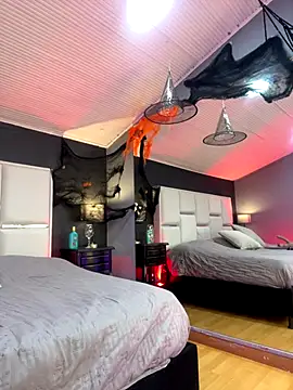 Samantha Milf   online show from October 24, 2025, 7:54 pm