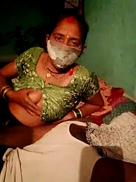 Snapshot of CUTE-004 chatting on October 1, 2025, 3:51 pm CUTE-004 online show from October 1, 2025, 3:51 pm