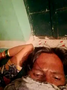 Snapshot of CUTE-004 chatting on October 11, 2025, 6:28 pm CUTE-004 online show from October 11, 2025, 6:28 pm